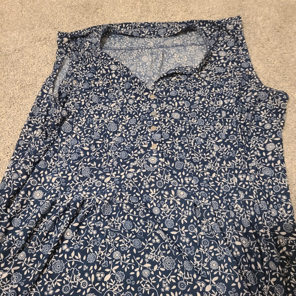 Very cute flattering womens top